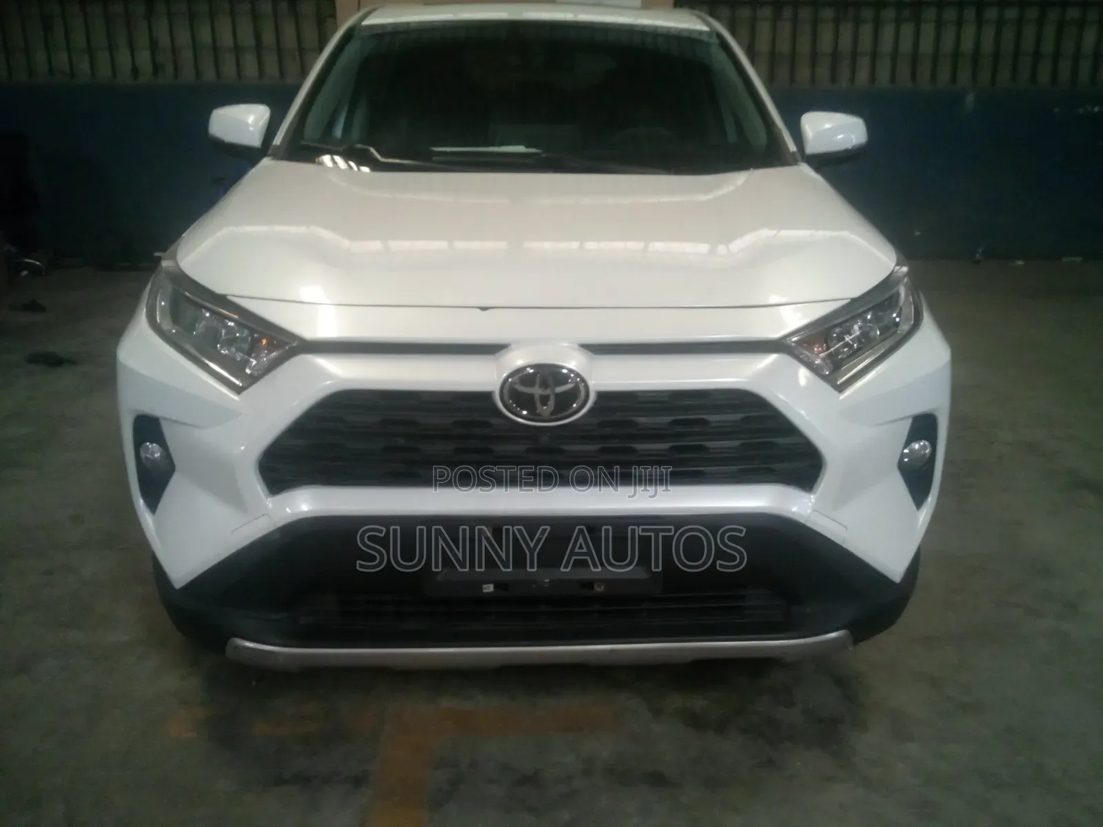 Toyota RAV4 XLE Premium 2021 White