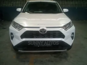 Toyota RAV4 XLE Premium 2021 White