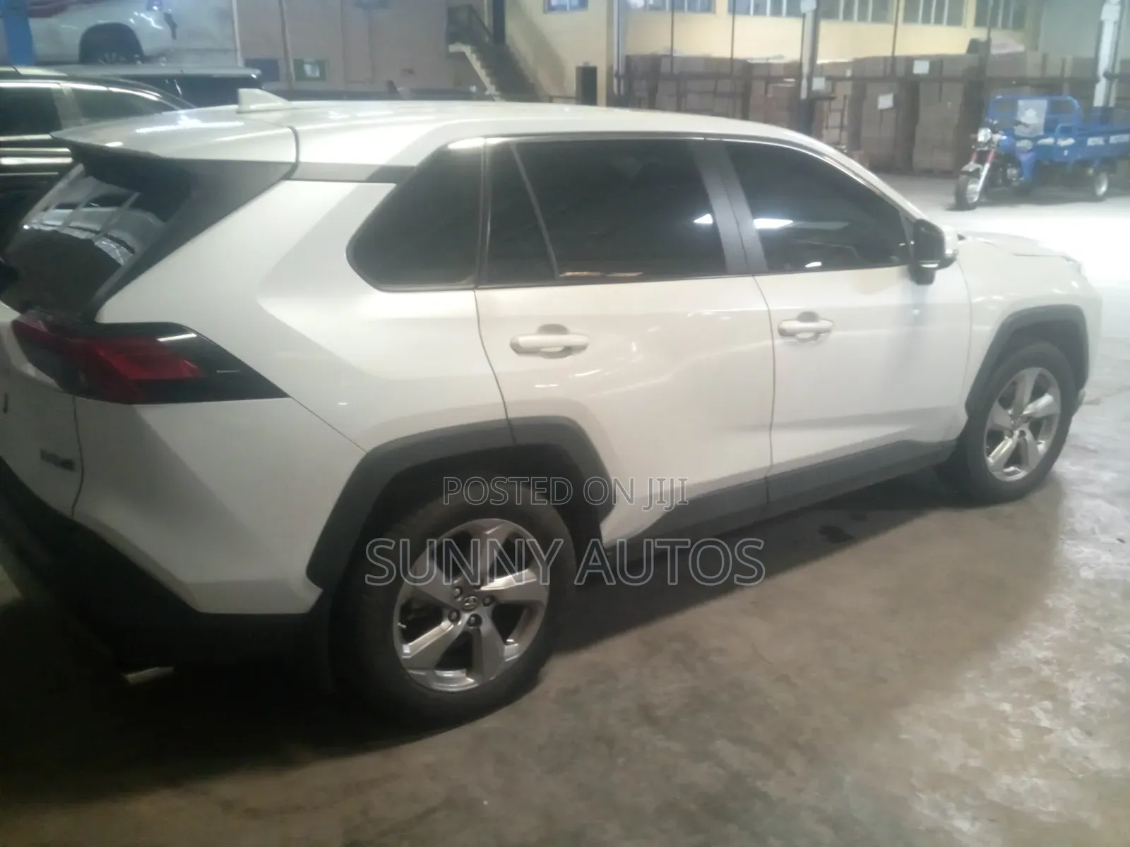 Toyota RAV4 XLE Premium 2021 White