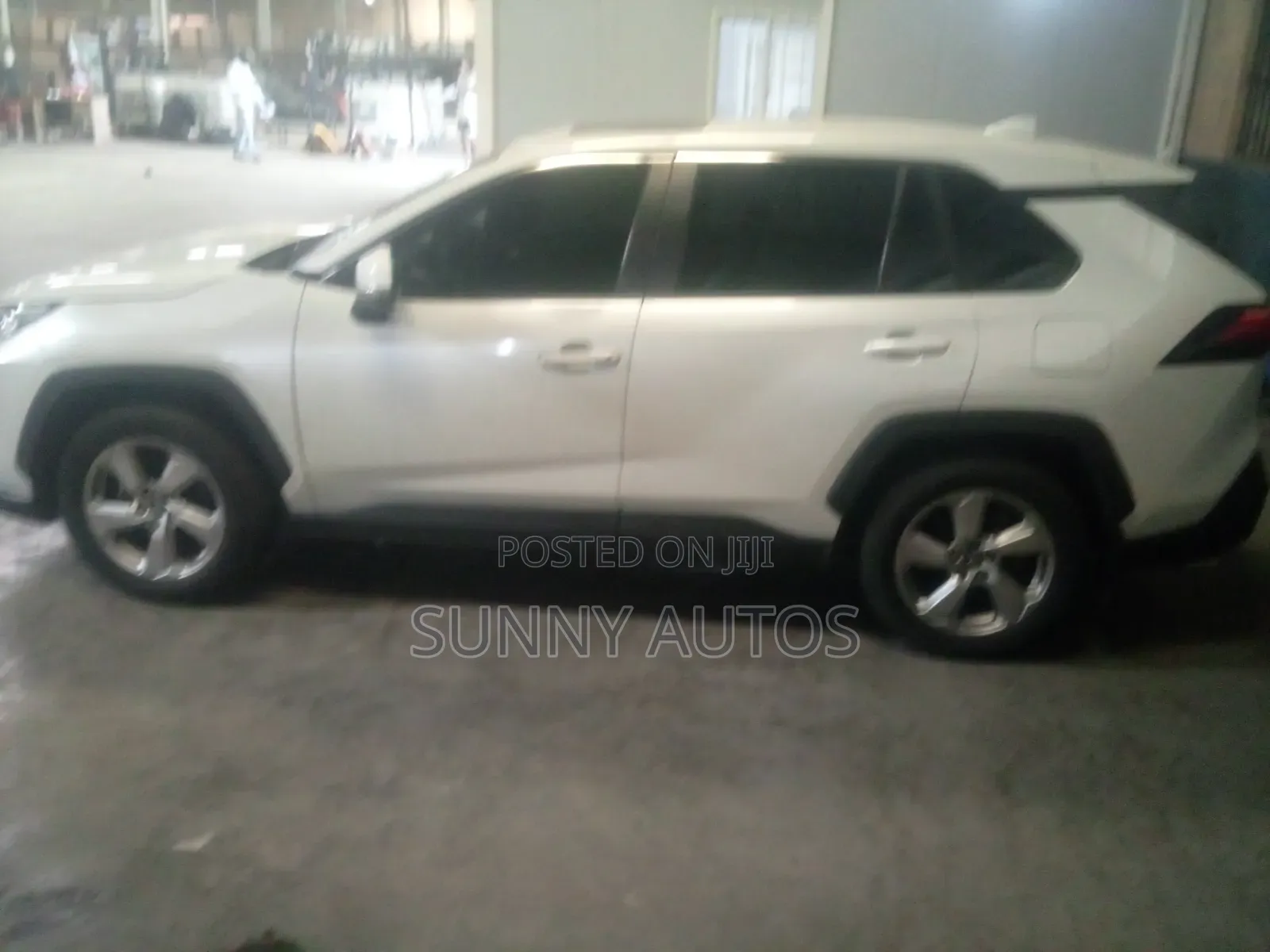 Toyota RAV4 XLE Premium 2021 White