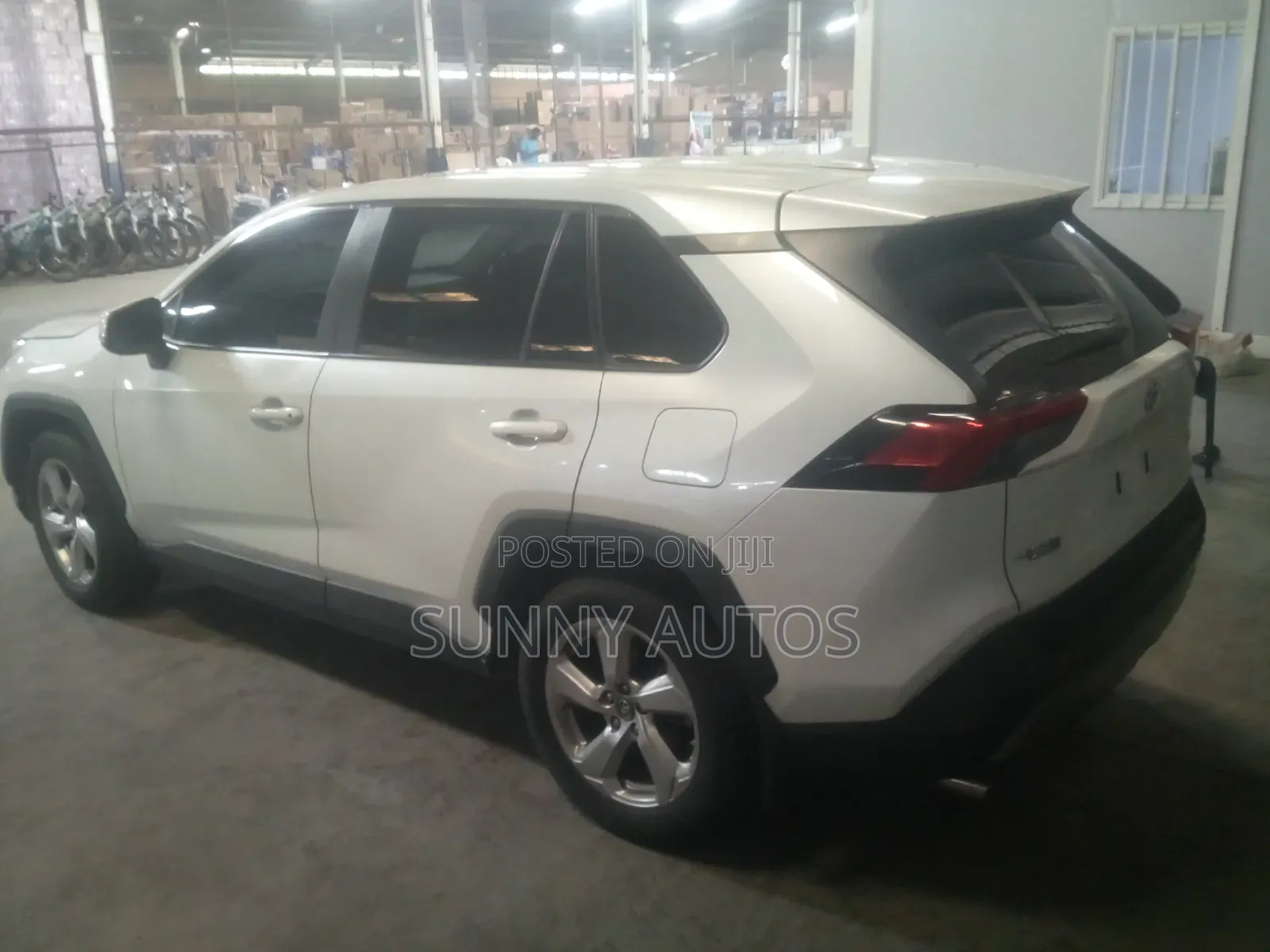 Toyota RAV4 XLE Premium 2021 White