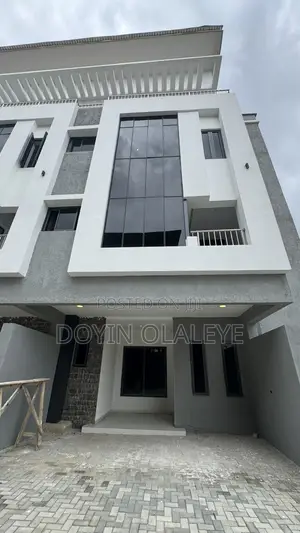 4bdrm Duplex in Lekki Phase 1 for rent