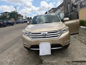 Toyota Highlander 2011 Gold