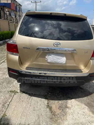 Toyota Highlander 2011 Gold