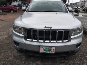 Jeep Grand Cherokee Laredo 4x4 2012 Silver