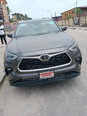 Toyota Highlander XLE 2022 Gray