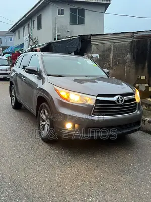 Toyota Highlander LE 4dr SUV AWD (3.5L 6cyl 6A) 2015 Gray