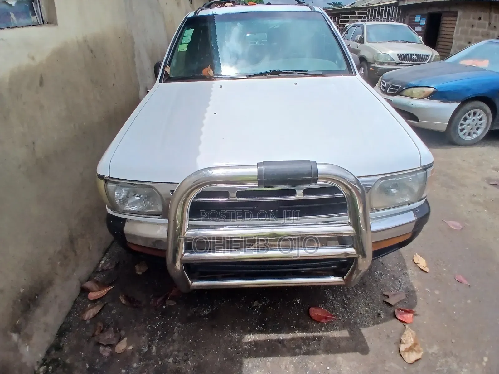Nissan Pathfinder 1998 White