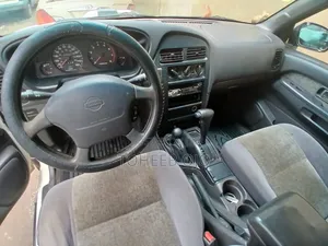 Nissan Pathfinder 1998 White