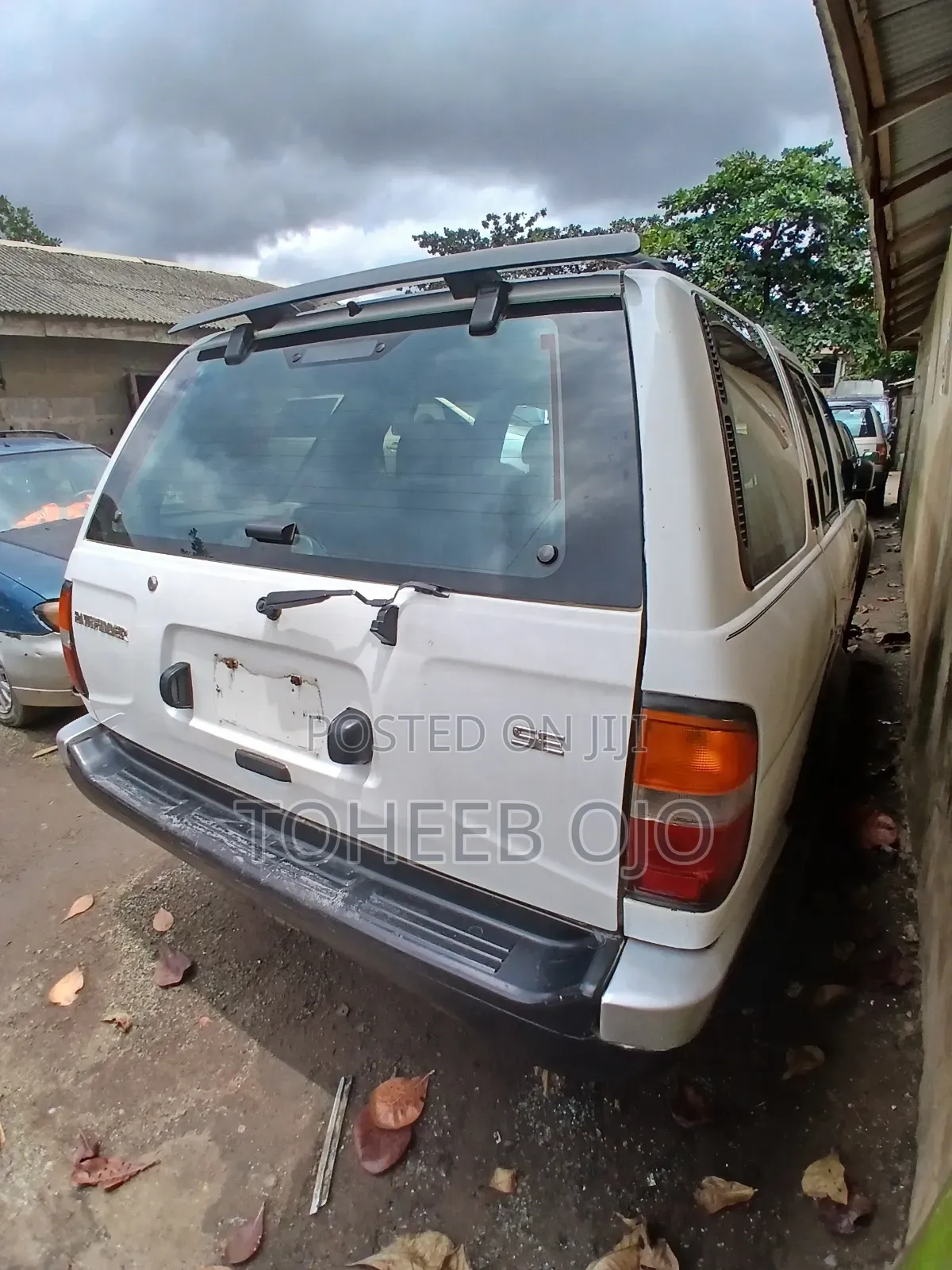 Nissan Pathfinder 1998 White