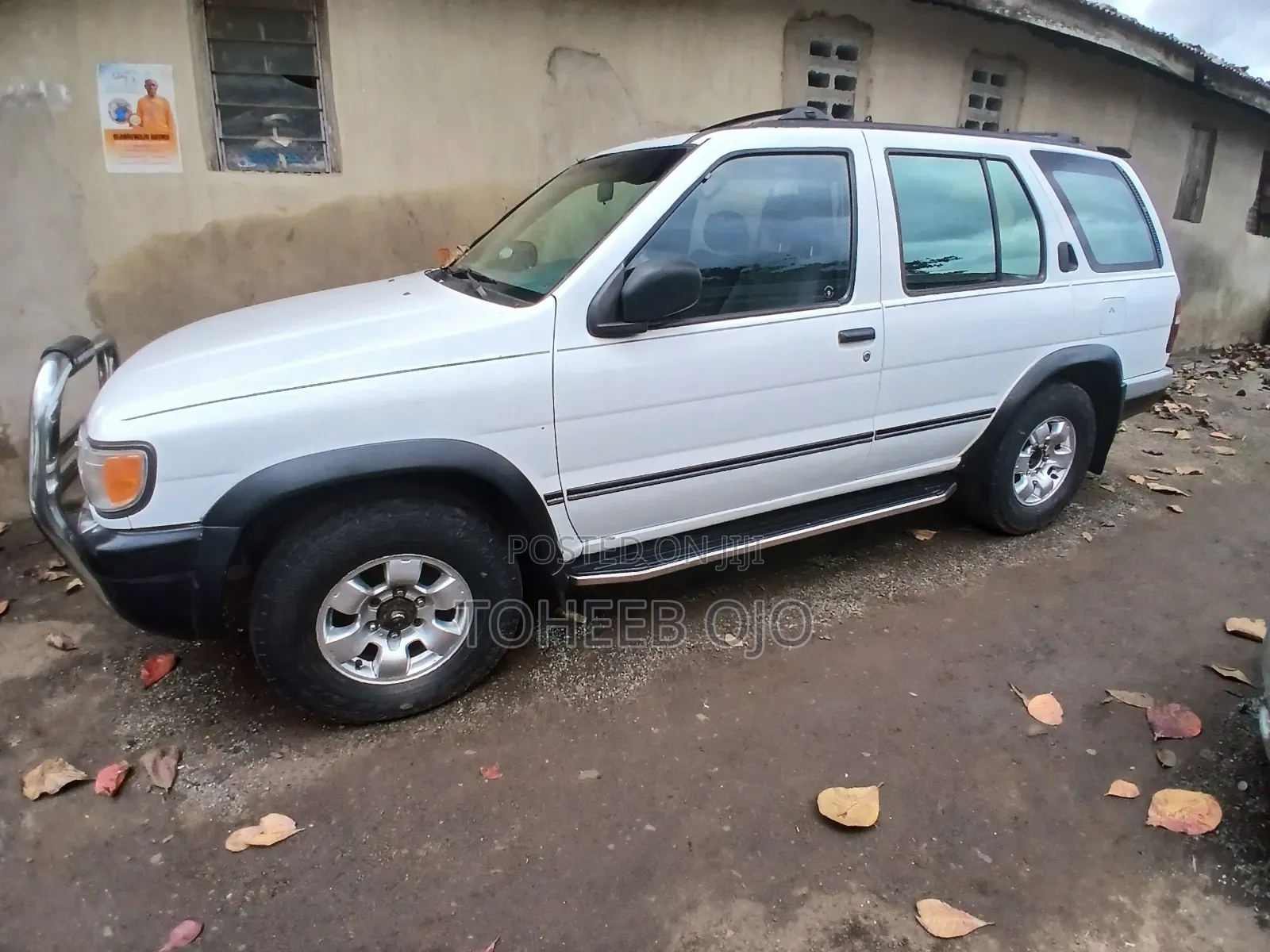 Nissan Pathfinder 1998 White