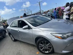 Toyota Camry SE 4dr Sedan (2.5L 4cyl 6A) 2015 Silver