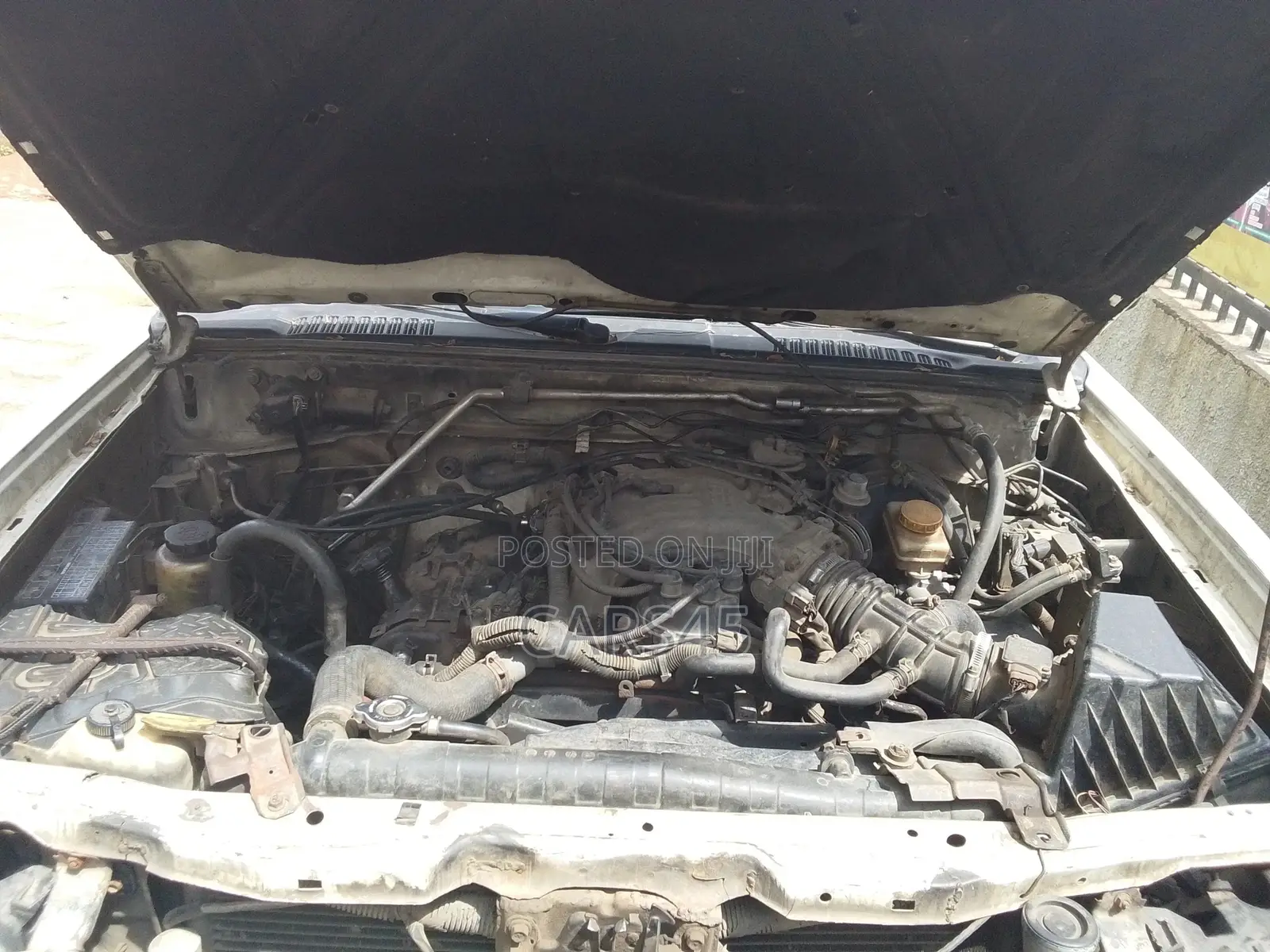 Nissan Frontier 2005 White