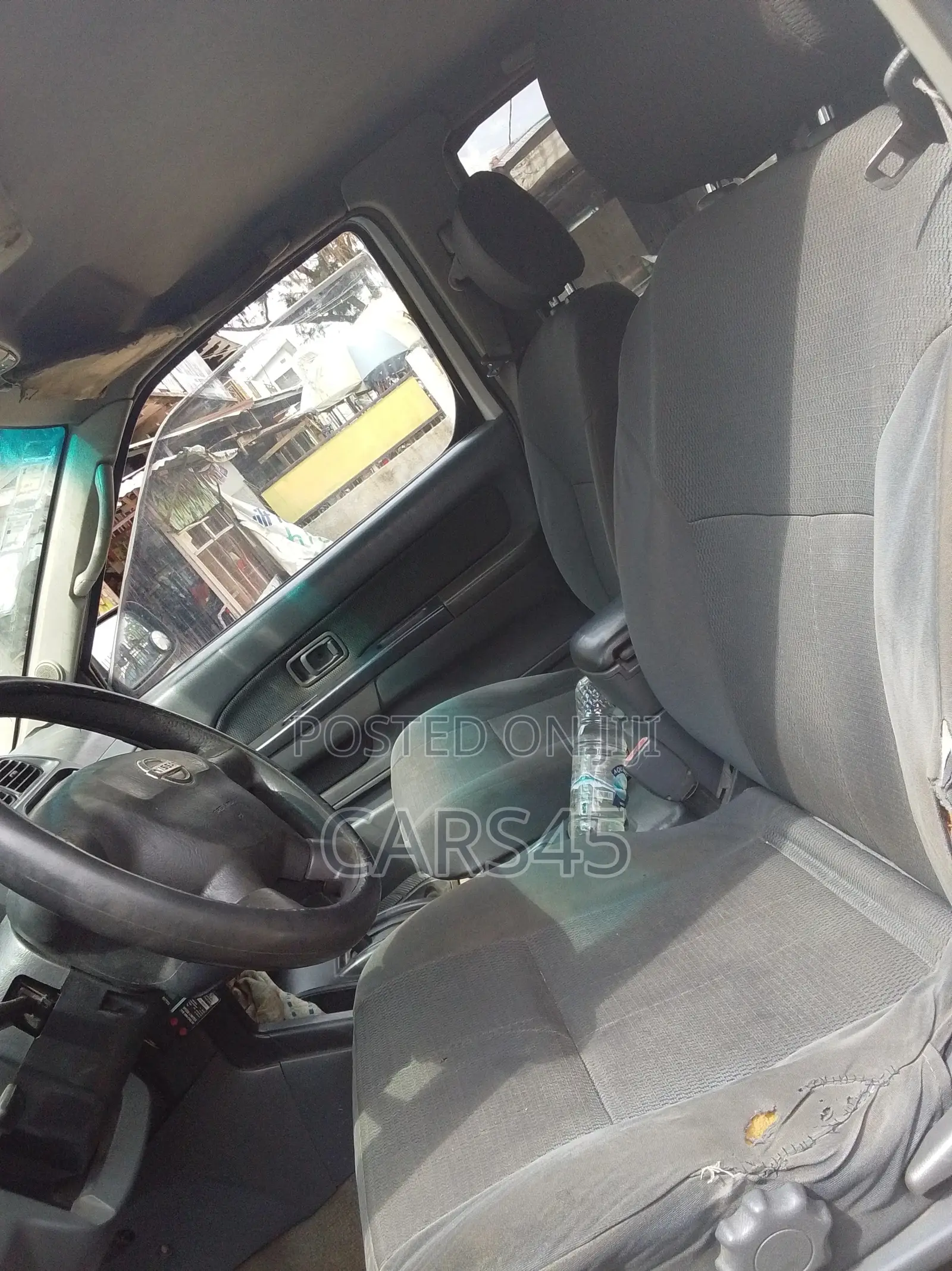 Nissan Frontier 2005 White