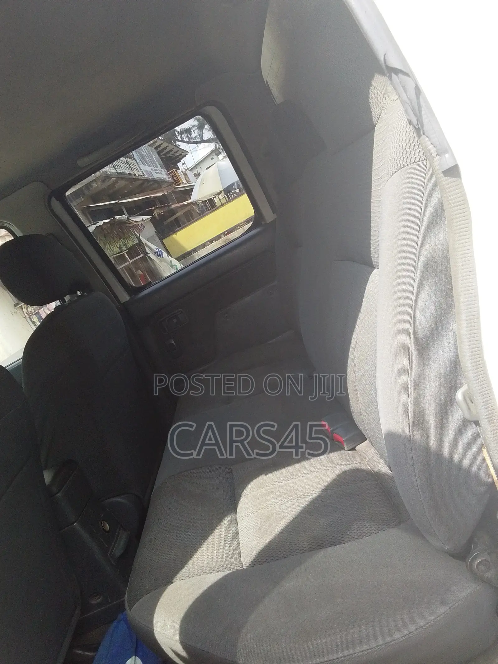 Nissan Frontier 2005 White