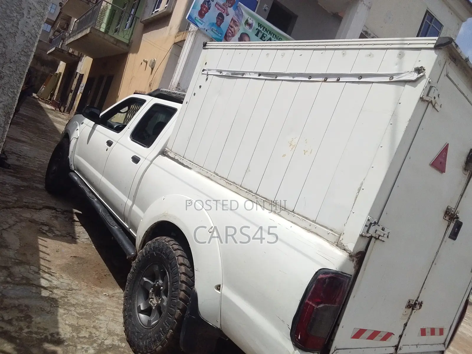 Nissan Frontier 2005 White