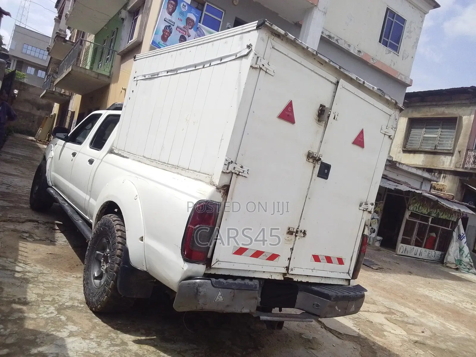 Nissan Frontier 2005 White