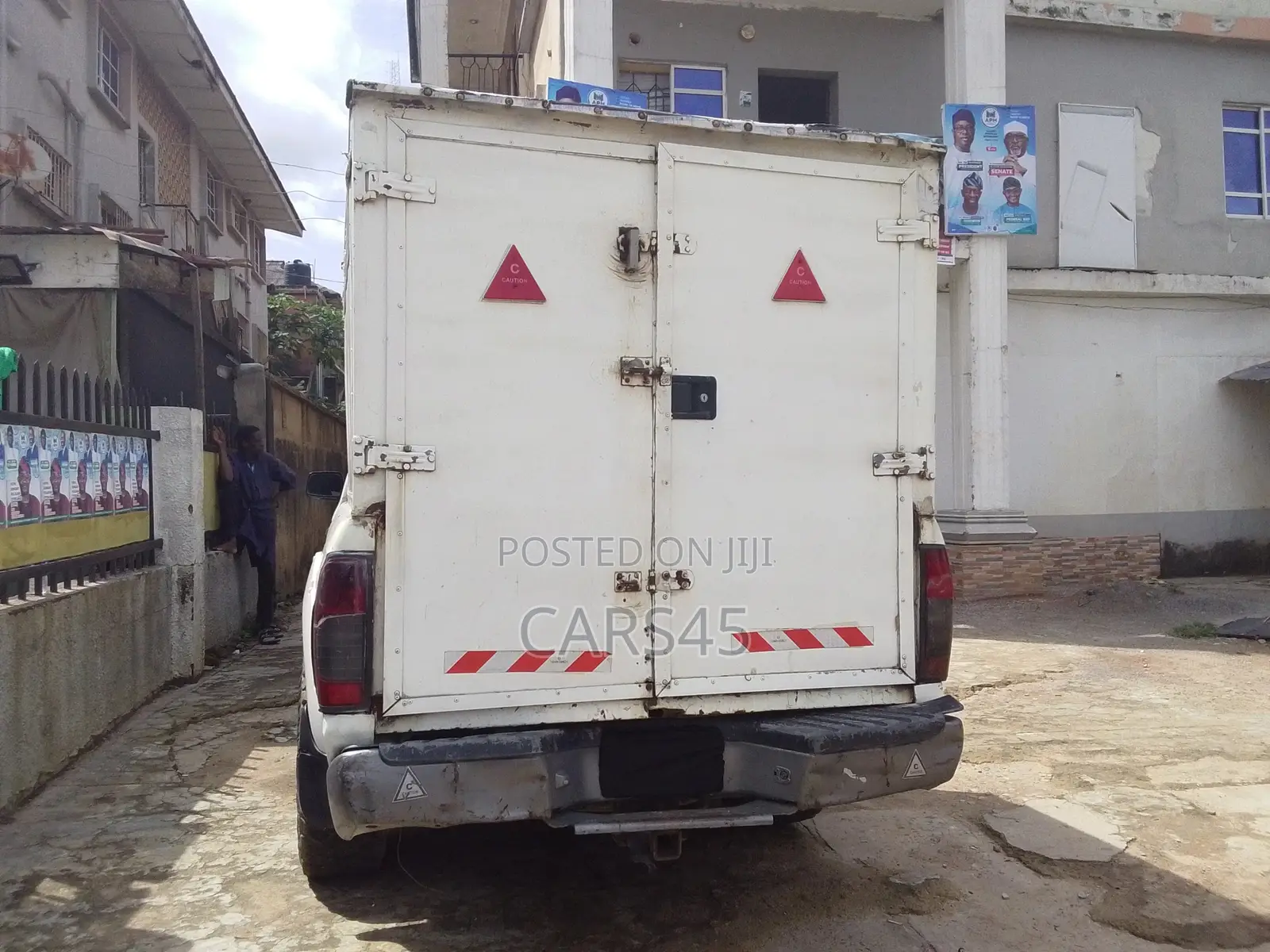 Nissan Frontier 2005 White