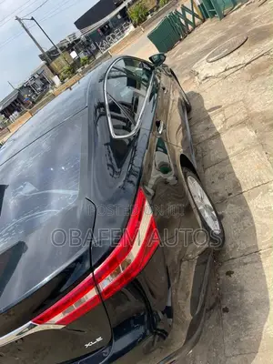Toyota Avalon XLE Premium Sedan FWD (3.5L 6cyl 6A) 2013 Black