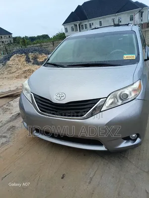 Toyota Sienna 7 Passenger 2011 Silver