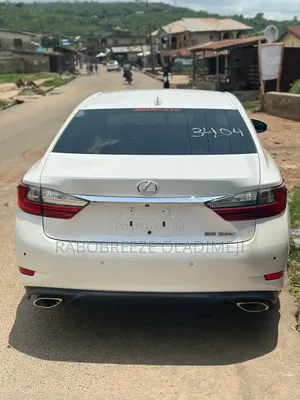 Lexus ES 2017 White