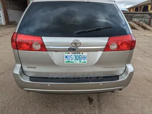 Toyota Sienna 2008 Silver
