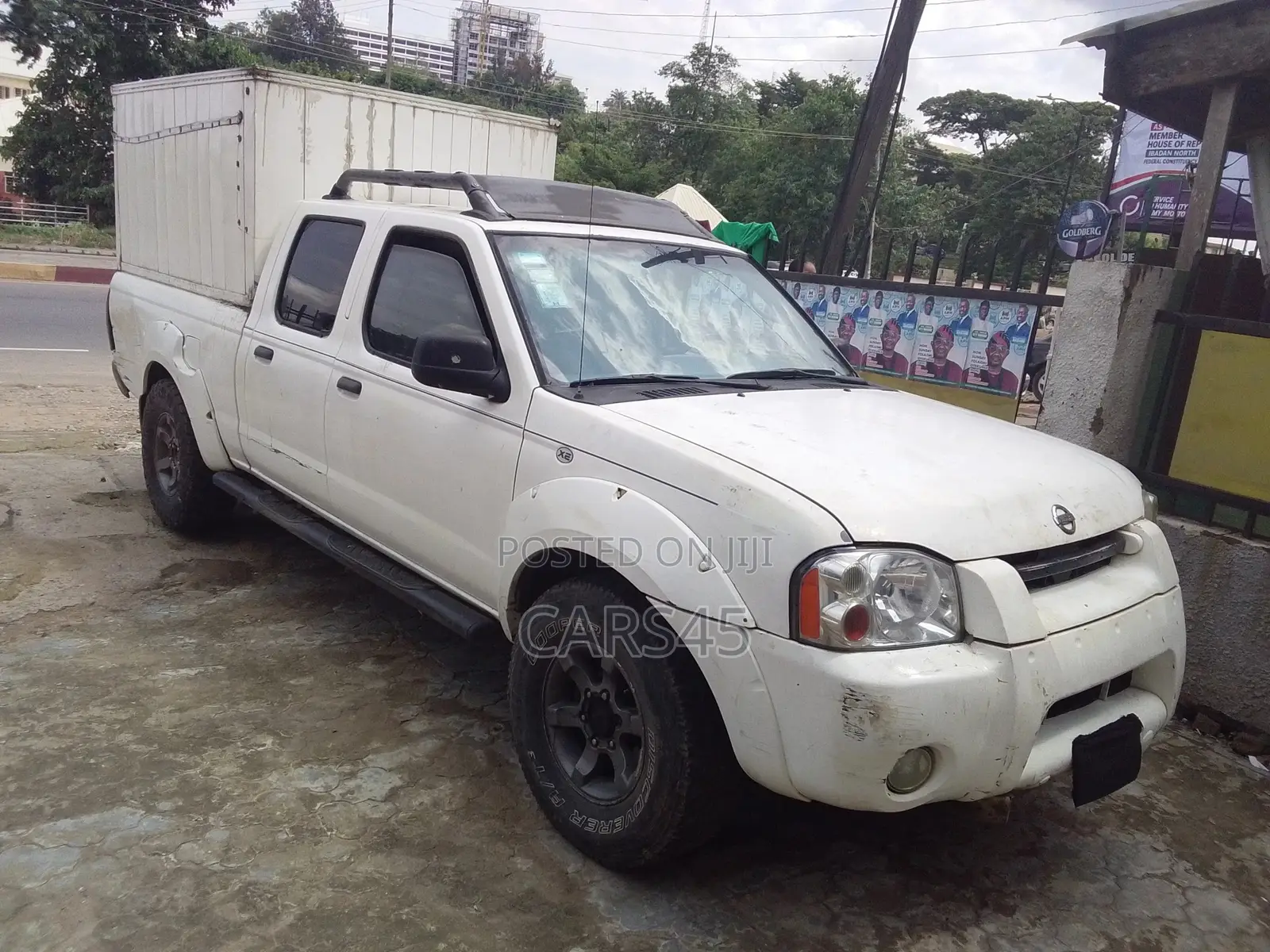Nissan Frontier 2005 White