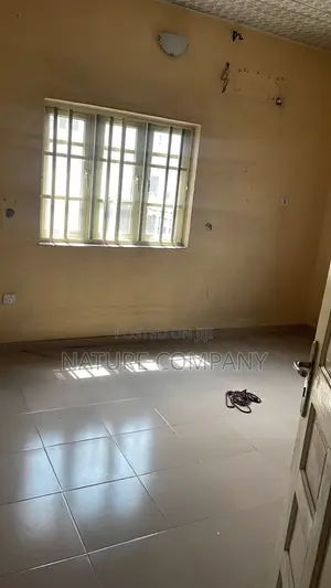 3bdrm Block of Flats in Omole Phase 2 for rent