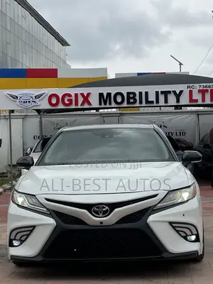 Toyota Camry 2019 White