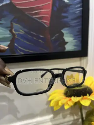Reading Photochromic Glasses