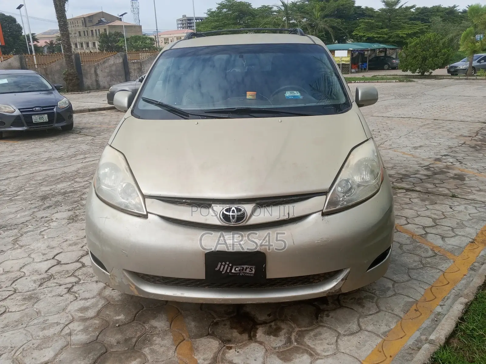 Toyota Sienna 2010 Silver