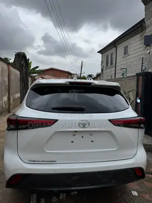 Toyota Highlander L 2022 White