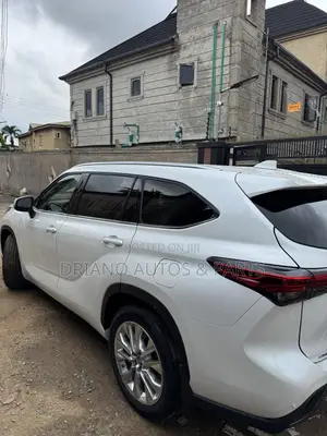 Toyota Highlander L 2022 White