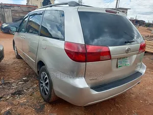 Toyota Sienna 2006 Gold