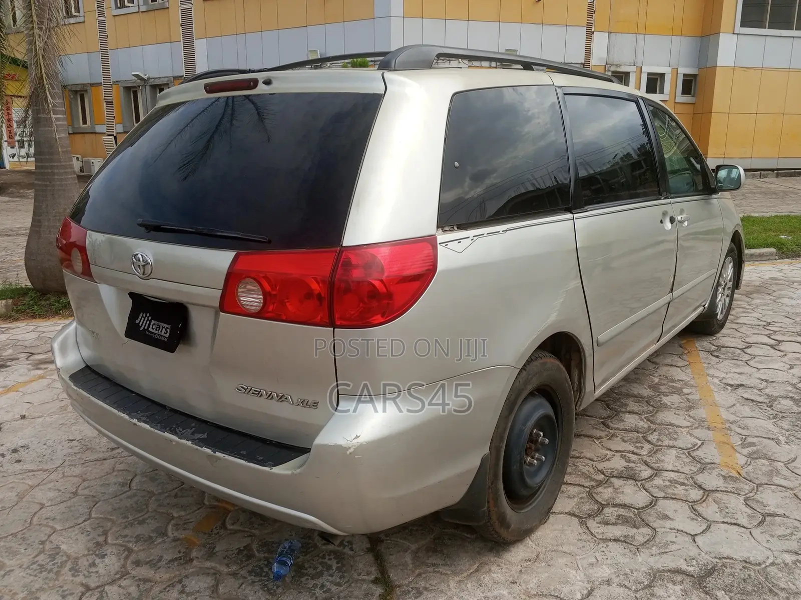 Toyota Sienna 2010 Silver