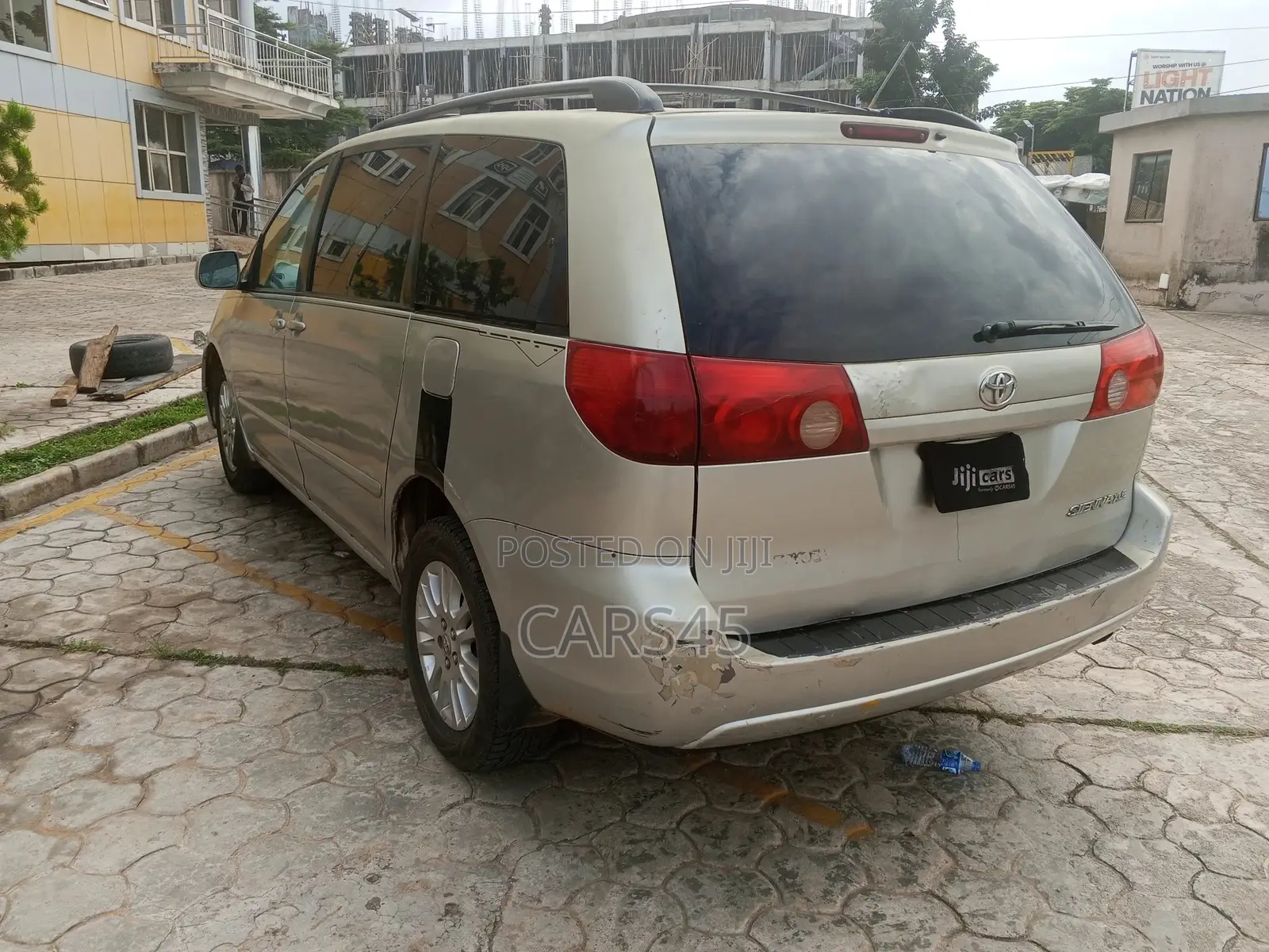 Toyota Sienna 2010 Silver
