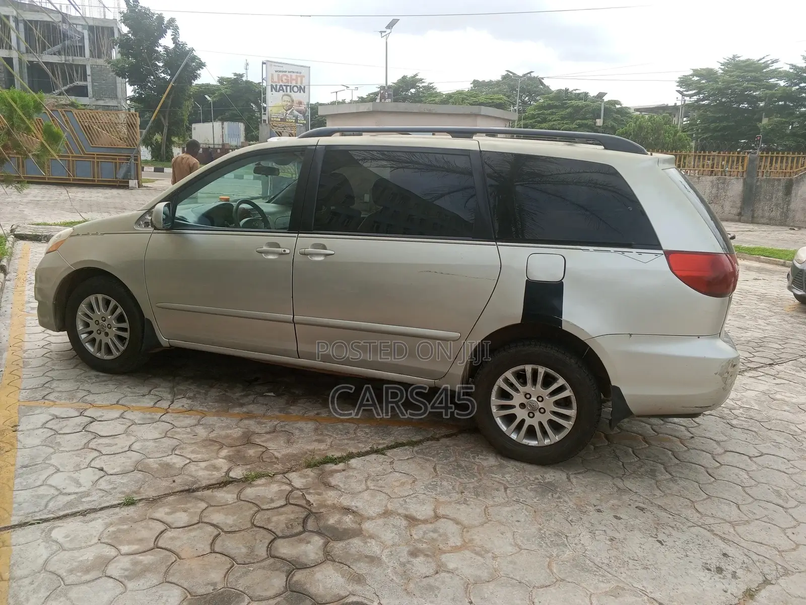 Toyota Sienna 2010 Silver