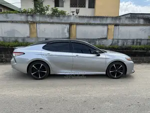 Toyota Camry XSE (2.5L 4cyl 8A) 2019 Silver