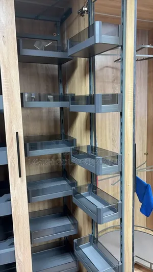 Pull-Out Glass Pantry Organizer