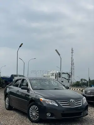 Toyota Camry LE 4dr Sedan (2.5L 4cyl 6AM) 2010 Gray