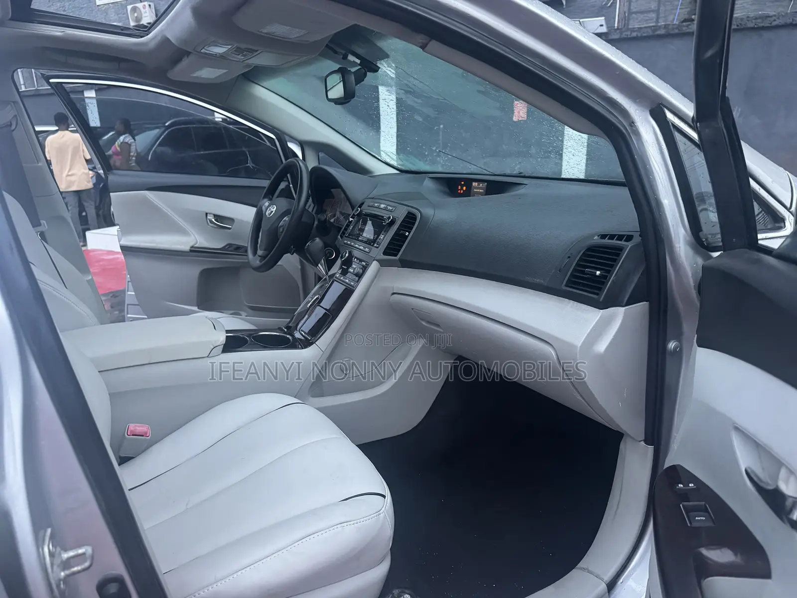 Toyota Venza LE 2011 Silver
