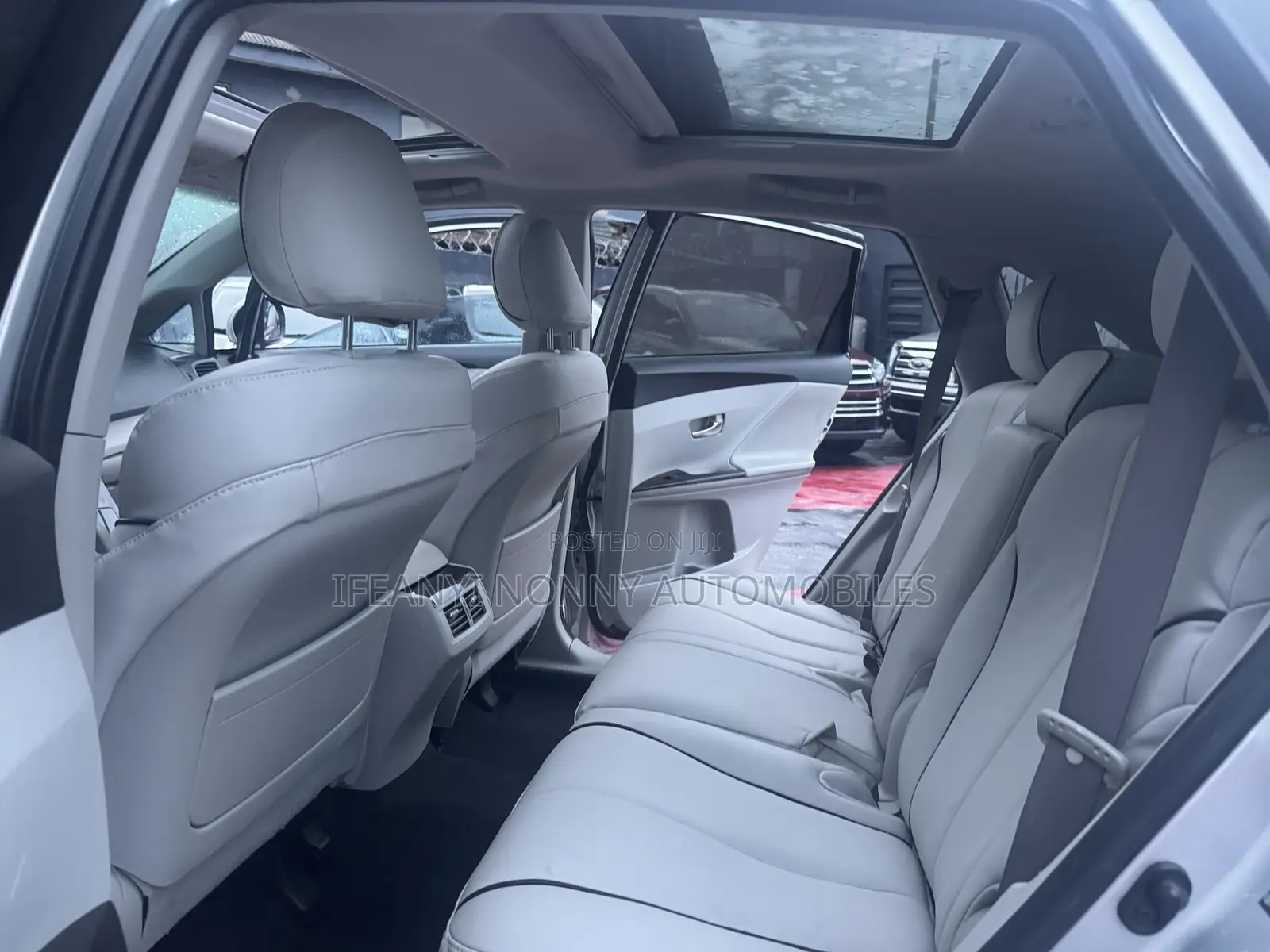 Toyota Venza LE 2011 Silver