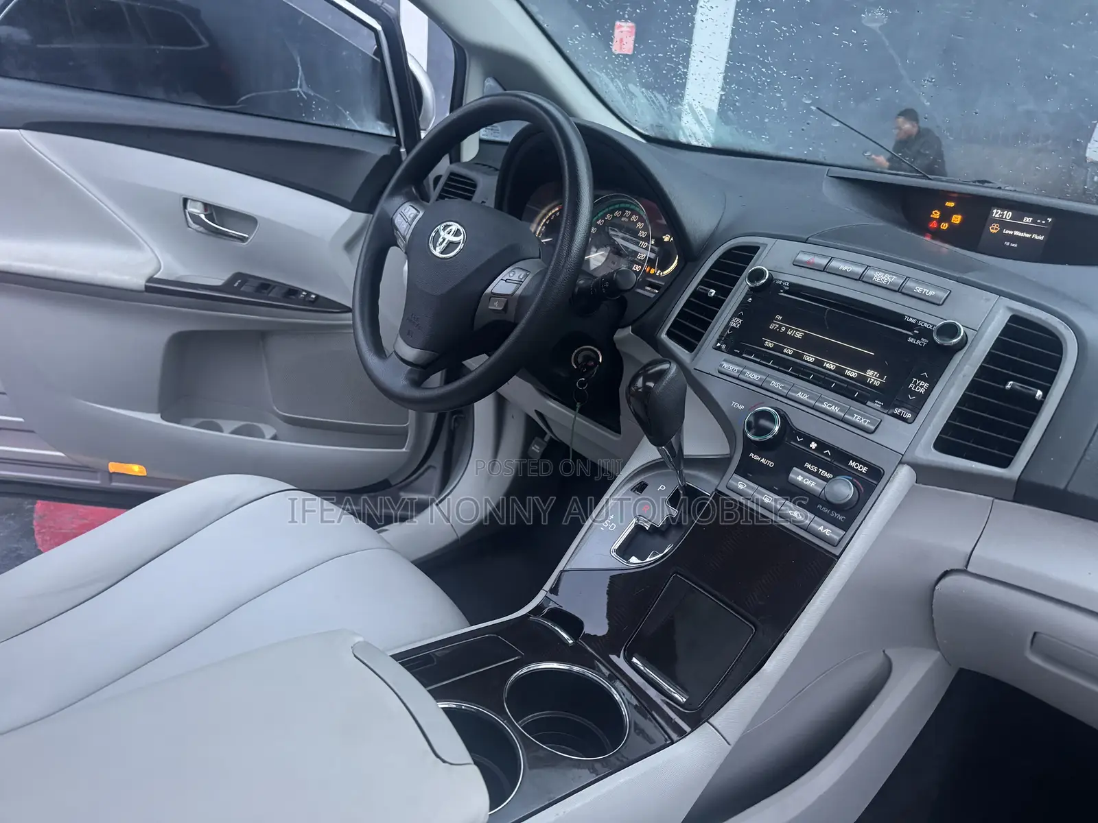 Toyota Venza LE 2011 Silver