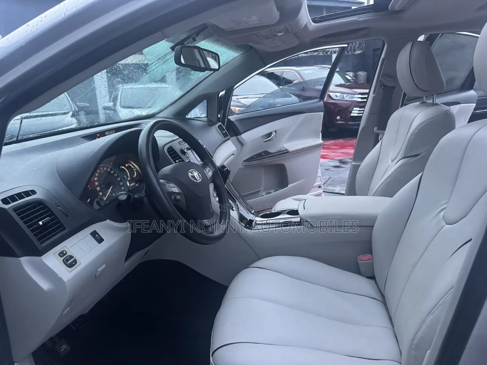Toyota Venza LE 2011 Silver
