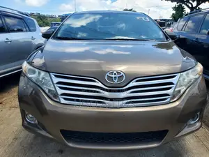 Toyota Venza AWD 2010 Gold