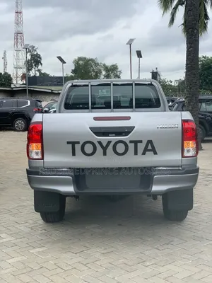 New Toyota Hilux 2026 Gray