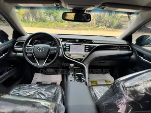 Toyota Camry XLE FWD (2.5L 4cyl 8AM) 2018 Gray