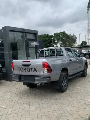 New Toyota Hilux 2026 Gray