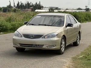 Toyota Camry 2004 Gold
