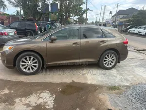 Toyota Venza AWD 2010 Gold